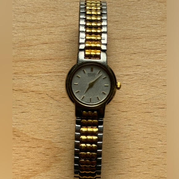 Women’s SEIKO stretch band stainless steel Watch - Picture 7 of 9